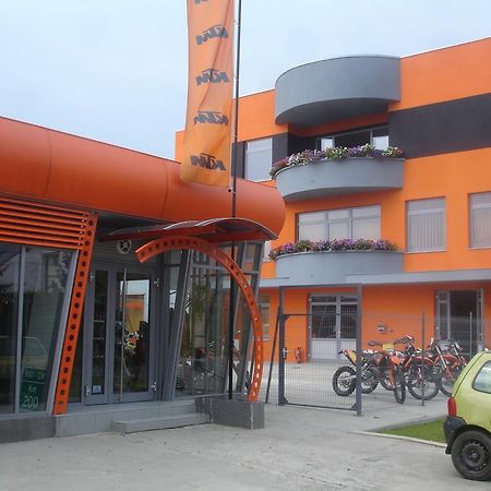 Ferienwohnung Vasarely Luxury Flat Satu Mare Exterior foto