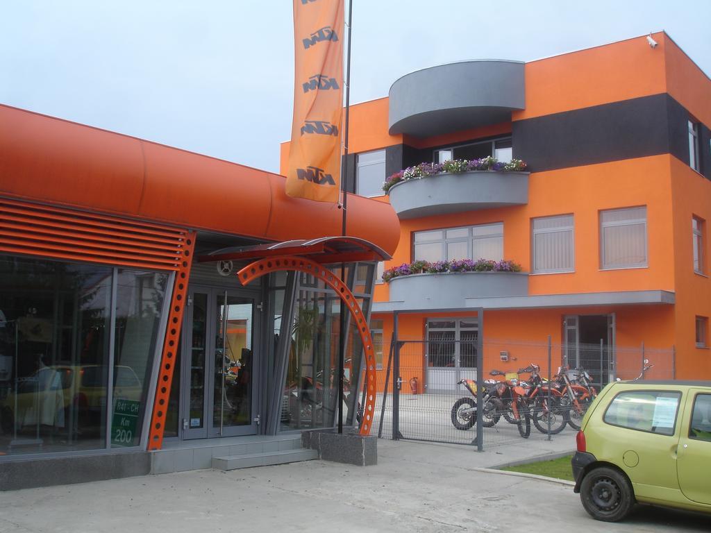 Ferienwohnung Vasarely Luxury Flat Satu Mare Exterior foto