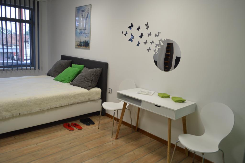 Ferienwohnung Vasarely Luxury Flat Satu Mare Exterior foto