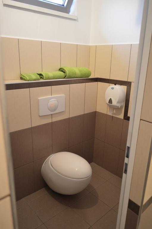 Ferienwohnung Vasarely Luxury Flat Satu Mare Exterior foto